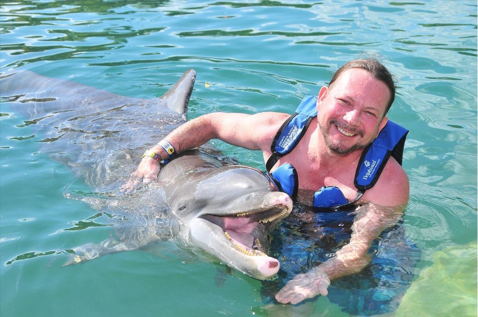 Kukulkan (dolphin) and Andrés Restrepo